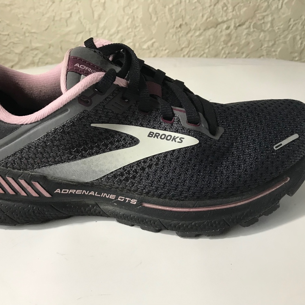 Brooks Women's Adrenaline GTS 22 Running Shoes